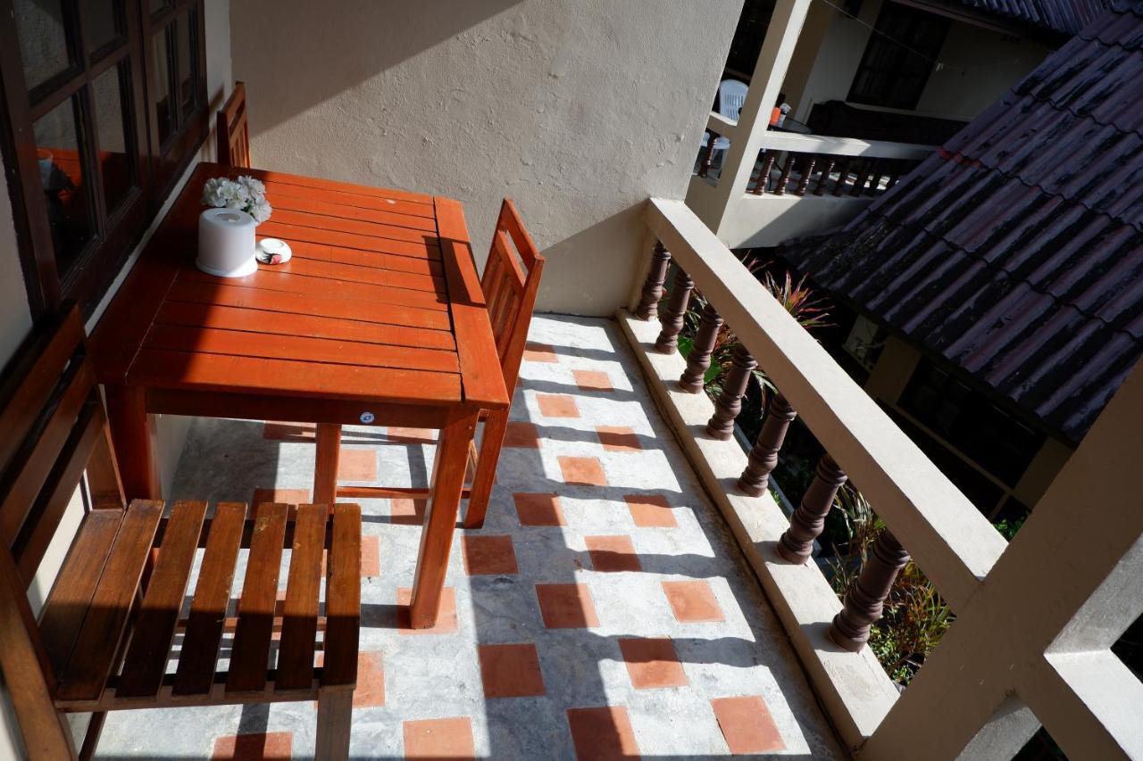 Kata Beachwalk Hotel And Bungalows Экстерьер фото