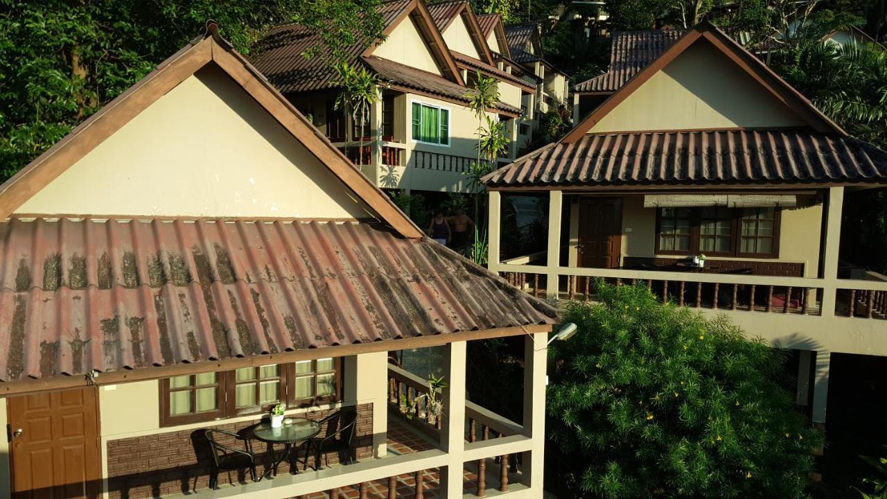 Kata Beachwalk Hotel And Bungalows Экстерьер фото