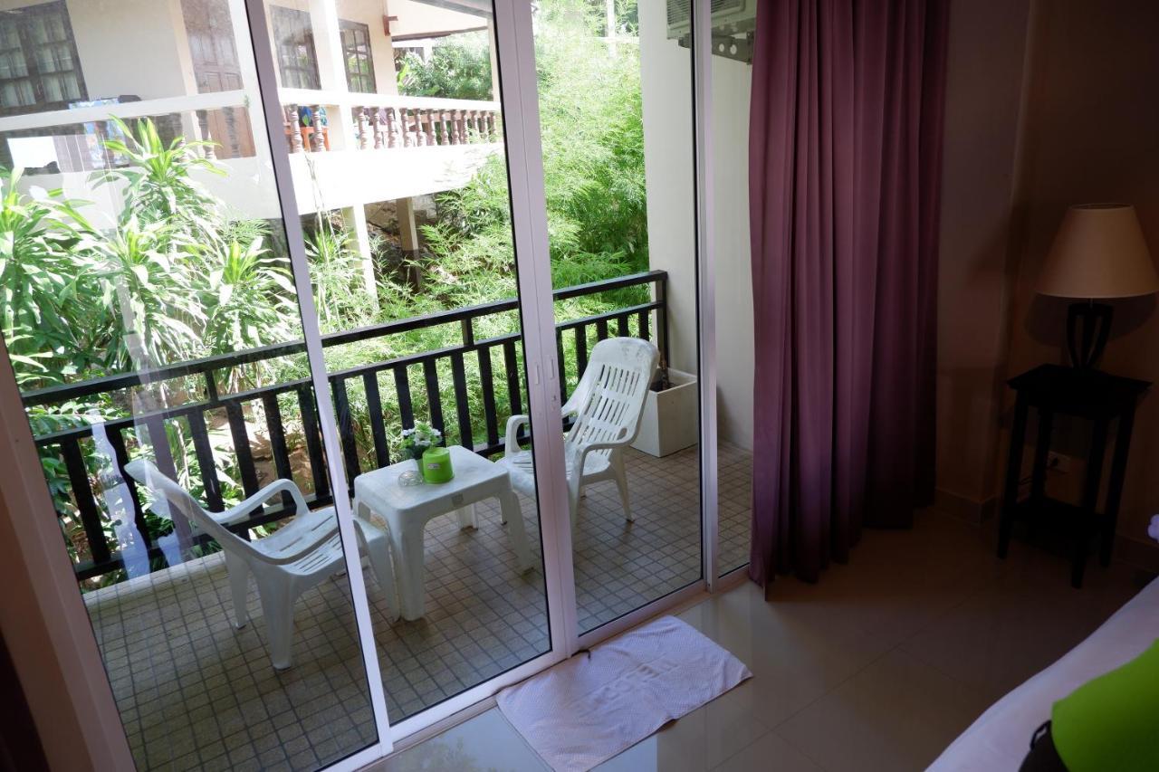 Kata Beachwalk Hotel And Bungalows Экстерьер фото