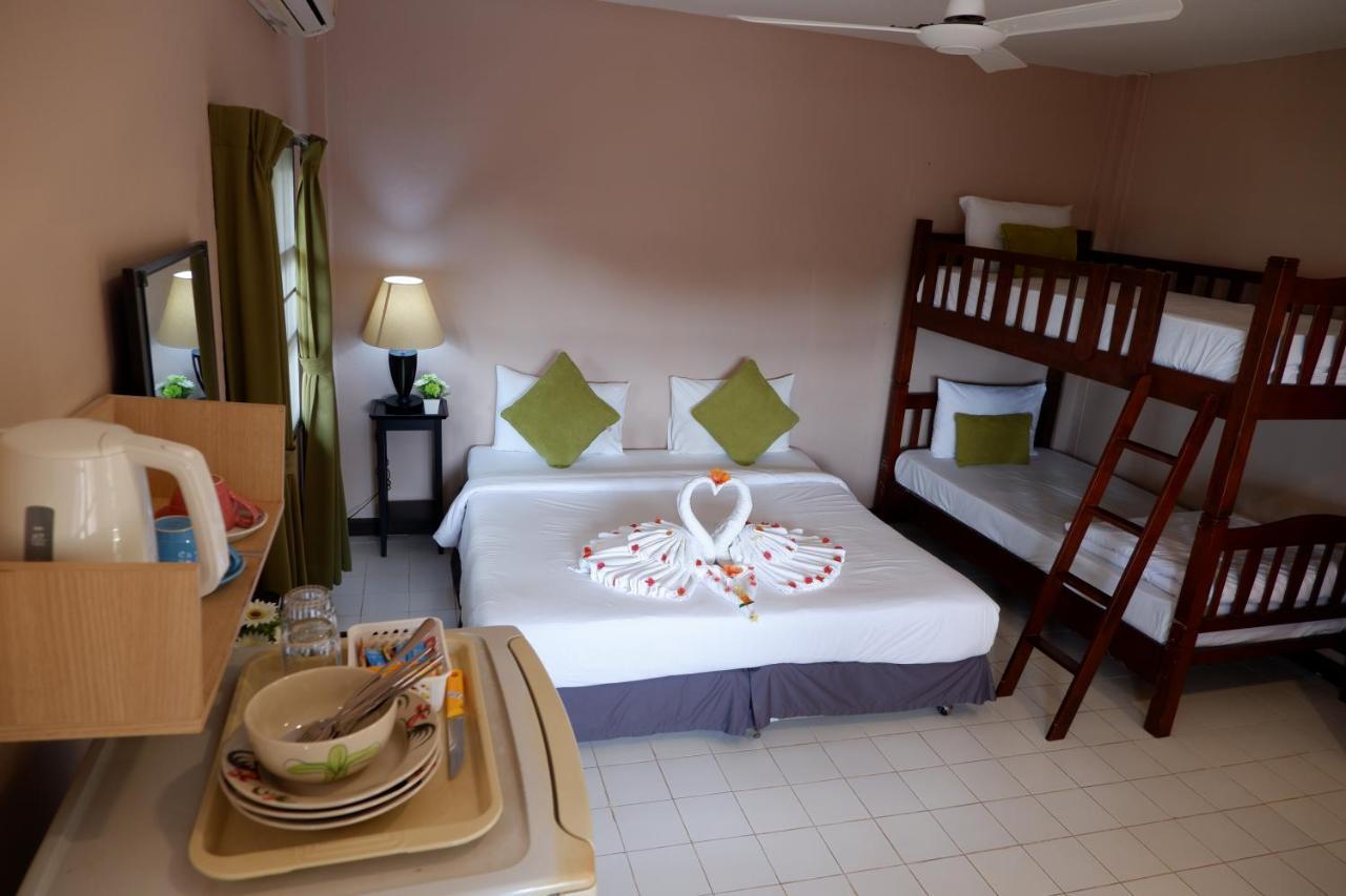Kata Beachwalk Hotel And Bungalows Экстерьер фото