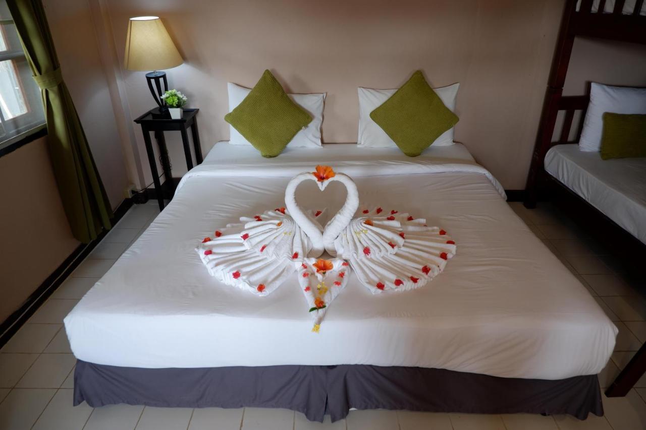 Kata Beachwalk Hotel And Bungalows Экстерьер фото