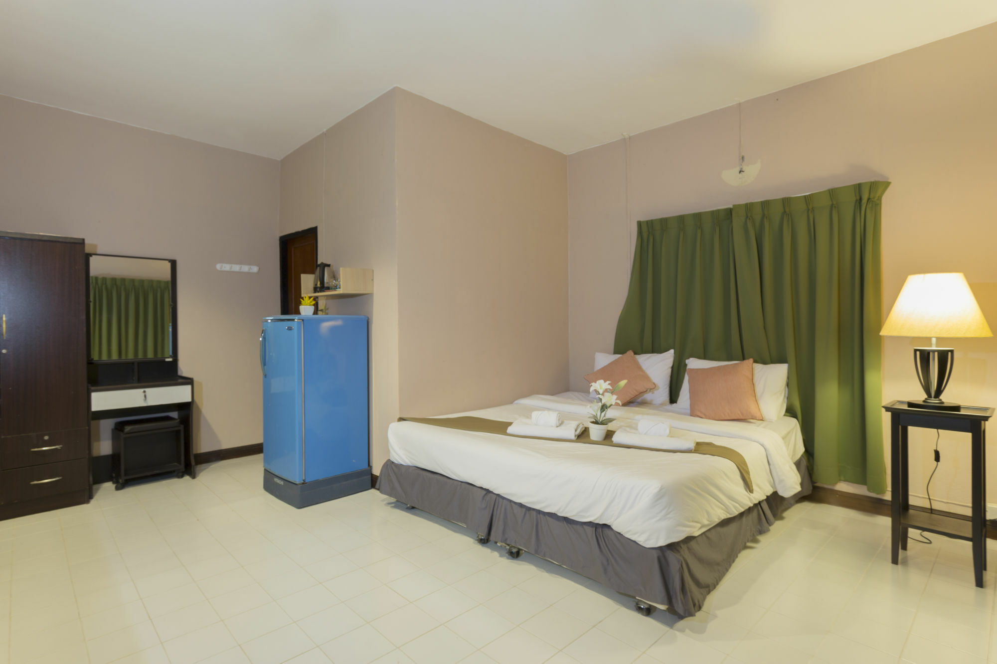 Kata Beachwalk Hotel And Bungalows Экстерьер фото