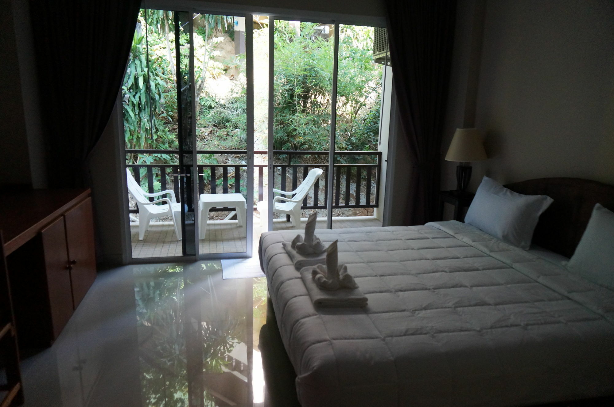 Kata Beachwalk Hotel And Bungalows Экстерьер фото
