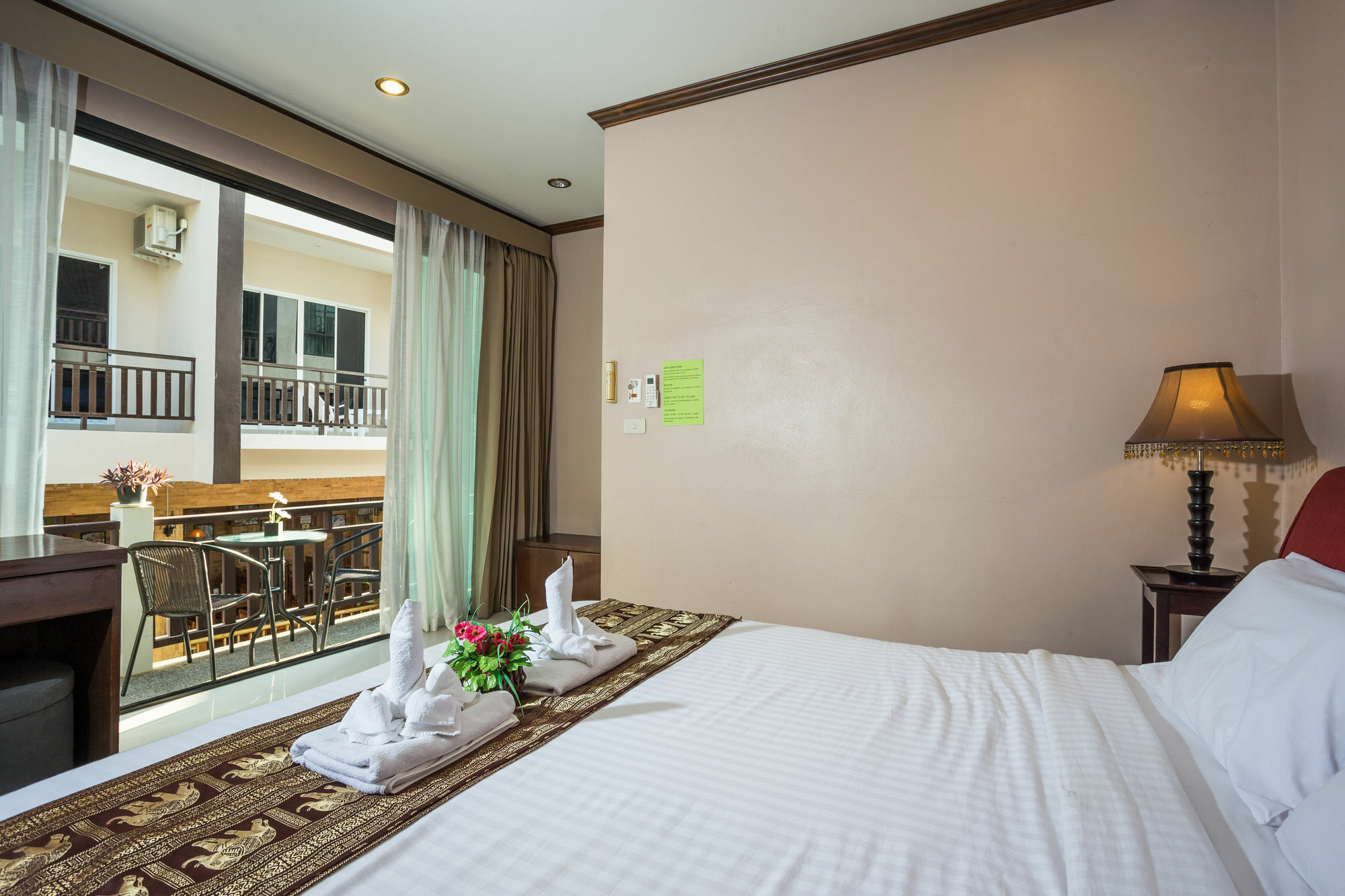 Kata Beachwalk Hotel And Bungalows Экстерьер фото