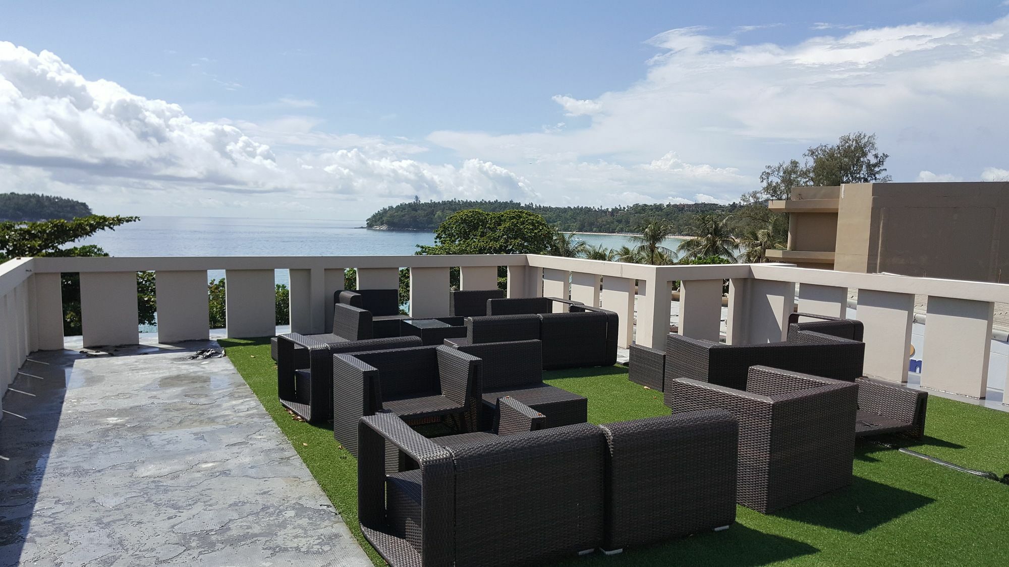 Kata Beachwalk Hotel And Bungalows Экстерьер фото