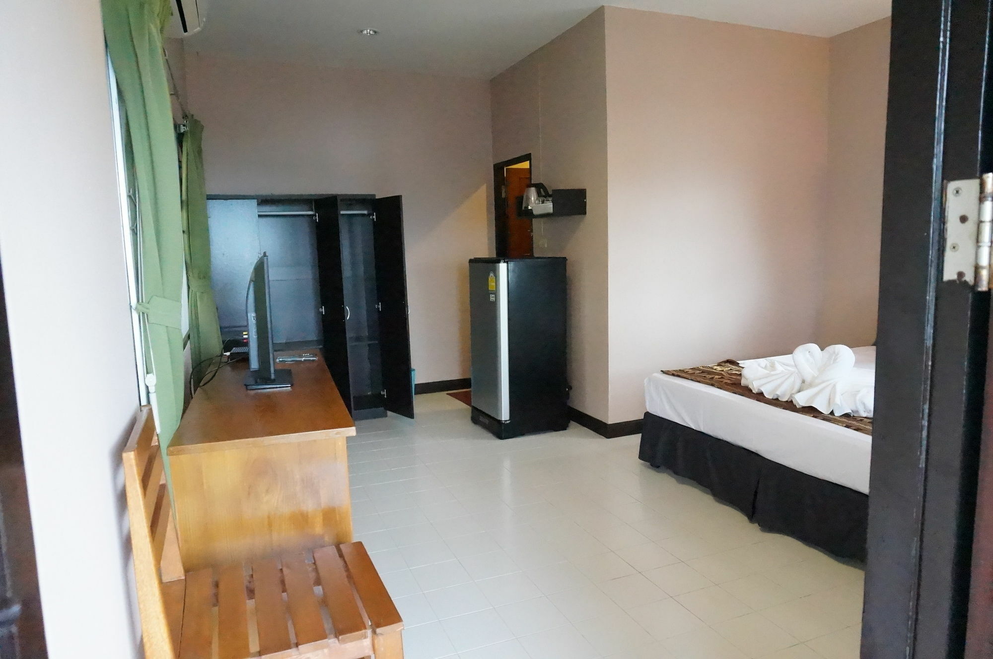 Kata Beachwalk Hotel And Bungalows Экстерьер фото