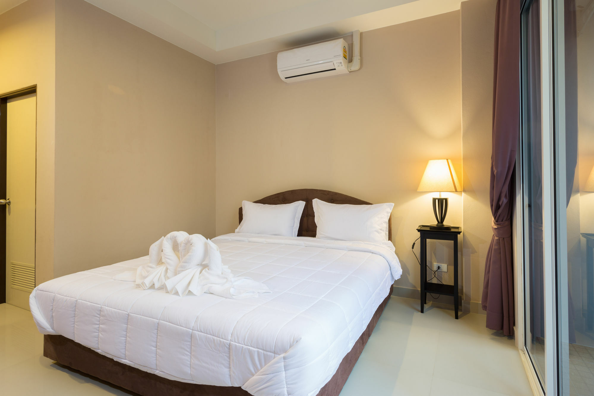 Kata Beachwalk Hotel And Bungalows Экстерьер фото