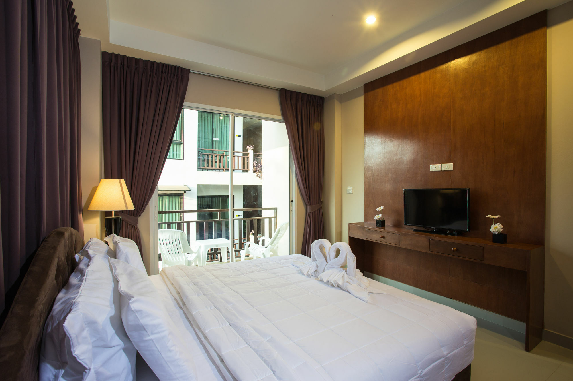 Kata Beachwalk Hotel And Bungalows Экстерьер фото