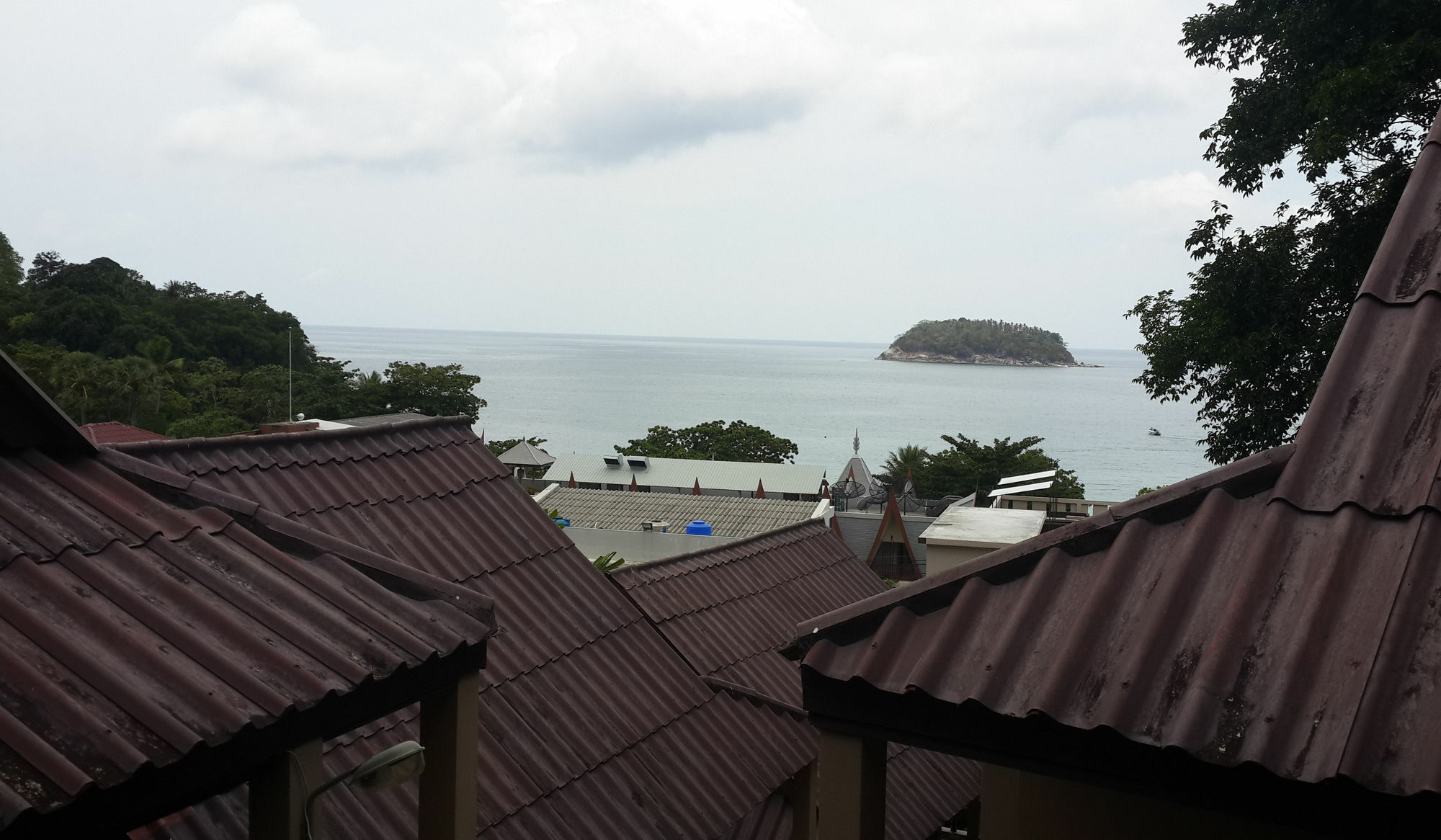Kata Beachwalk Hotel And Bungalows Экстерьер фото