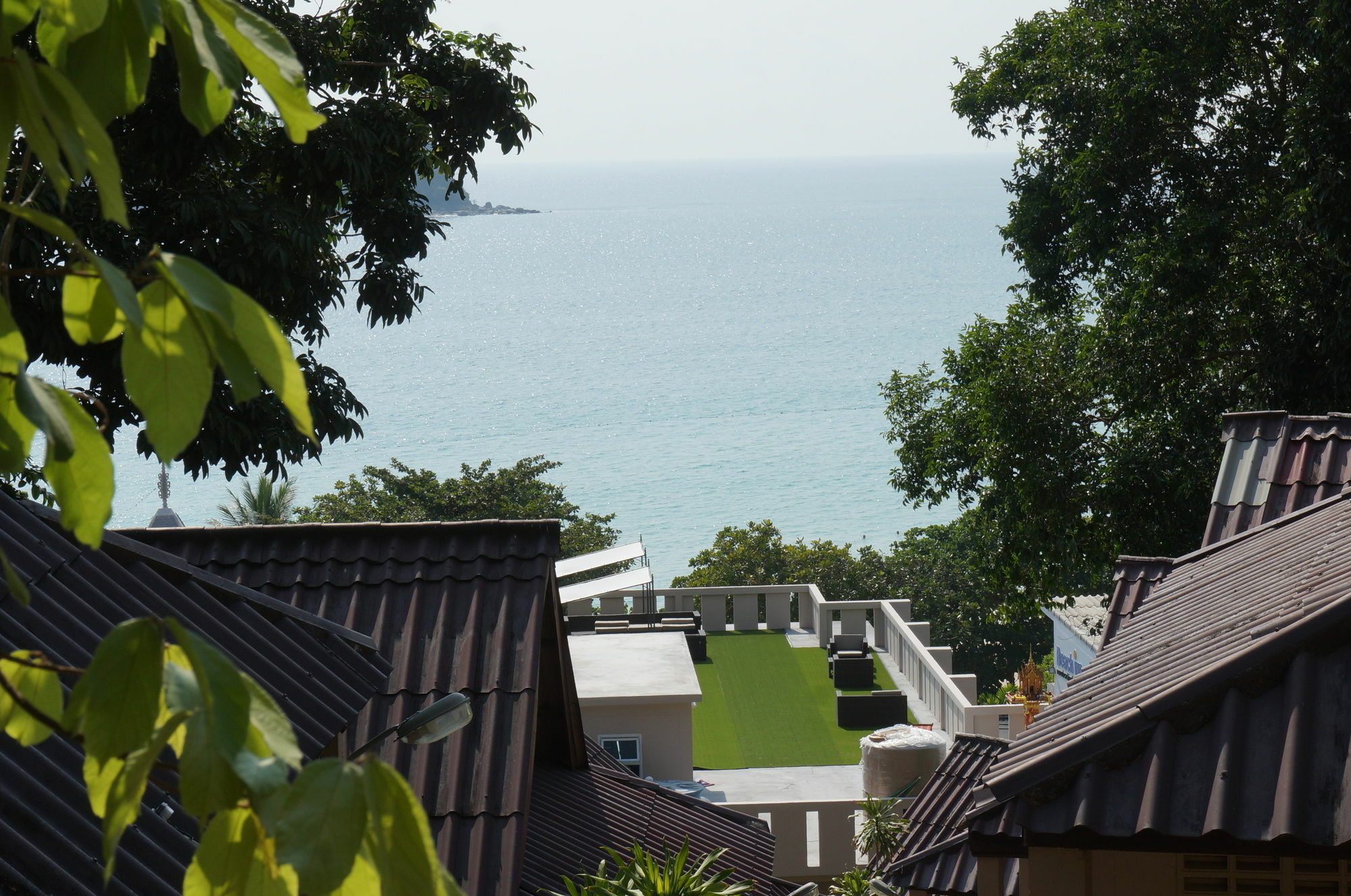 Kata Beachwalk Hotel And Bungalows Экстерьер фото