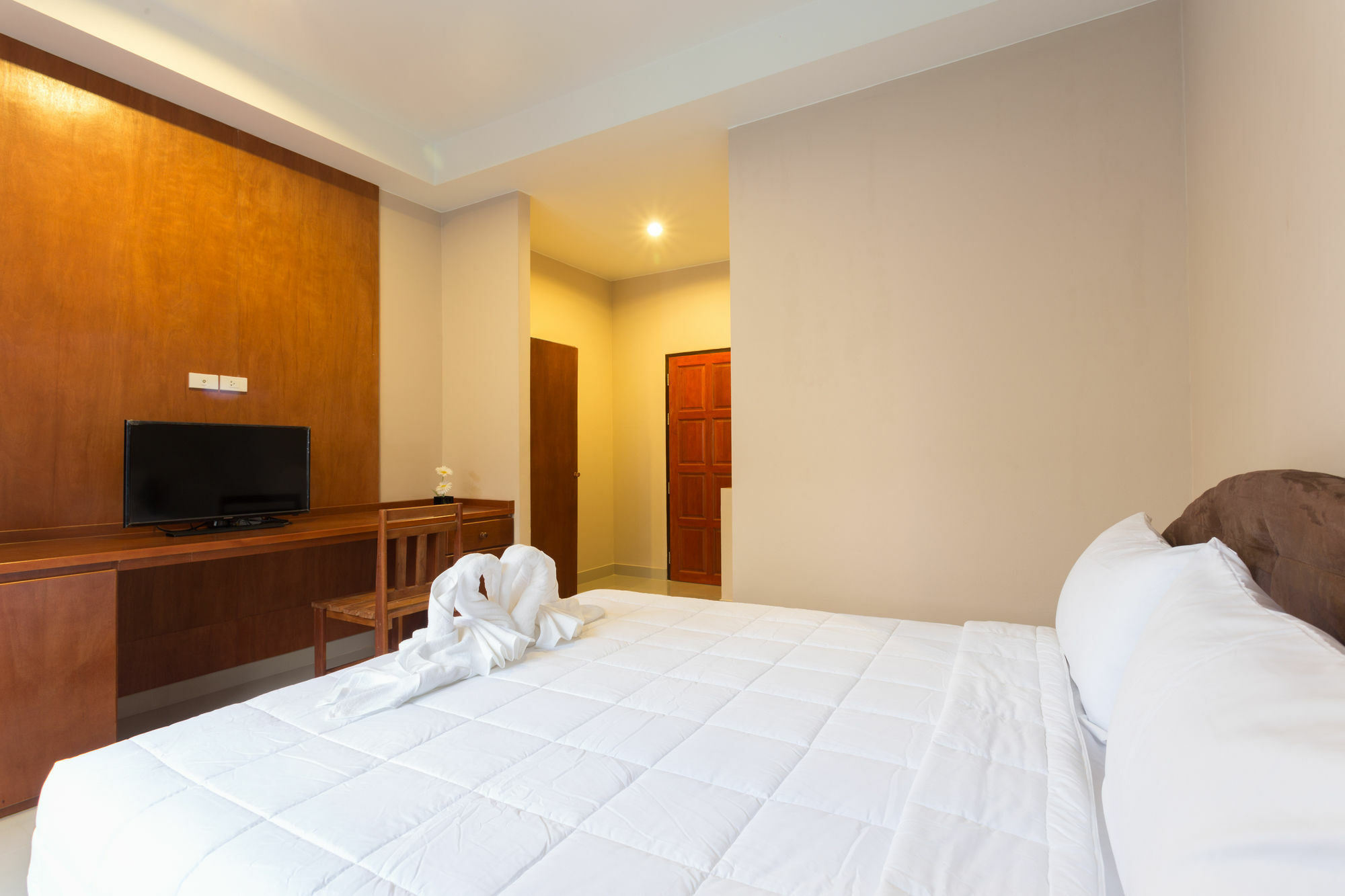 Kata Beachwalk Hotel And Bungalows Экстерьер фото