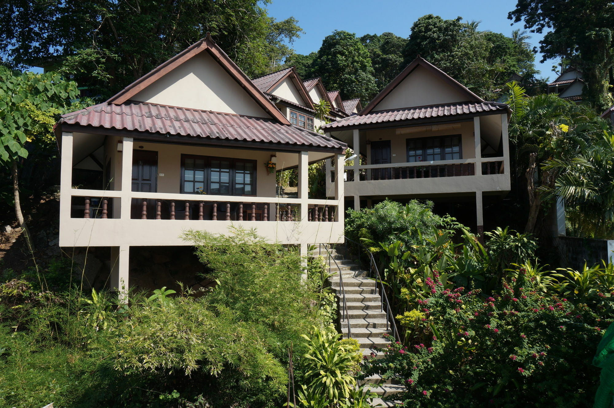 Kata Beachwalk Hotel And Bungalows Экстерьер фото