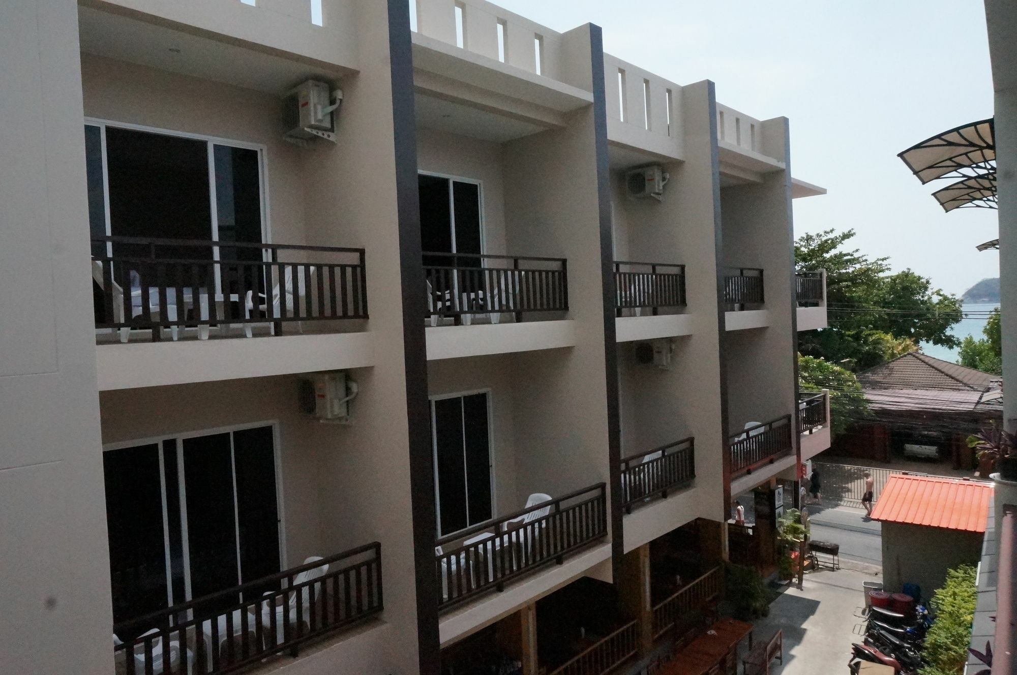Kata Beachwalk Hotel And Bungalows Экстерьер фото